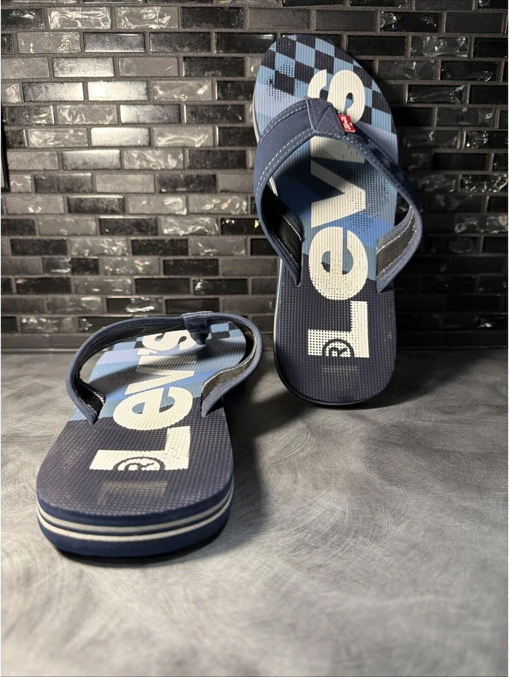 Levi's Mens Casual Flip Flop Vegan Sandal Beach Shoe Size 9